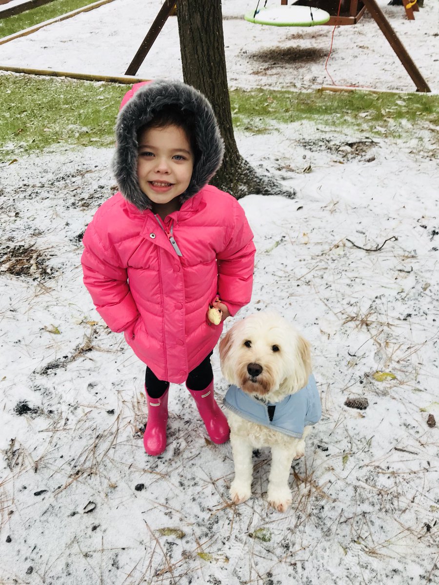 Sensei322's tweet photo. @KPRC2 @KPRC2WEATHER Daughter enjoying catching snowflakes outside with the pup ☺️#thewoodlands ❄️🌨❄️ https://t.co/wsVyZxbwrL