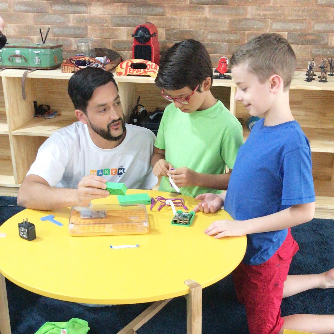 makepicomputing's tweet image. Making of! 📹 New MakePad’s video coming soon. #edtech #makepi #makepad