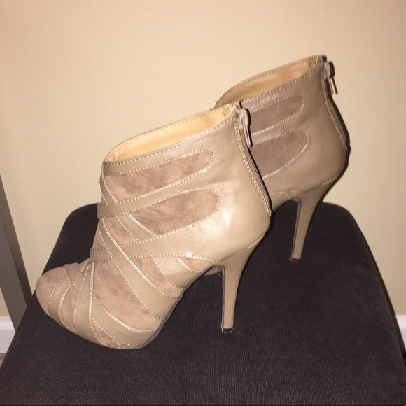 Chelsea__Waller's tweet photo. So good I had to share! Check out all the items I'm loving on @Poshmarkapp : https://t.co/h0Pid4F3nS https://t.co/qMurzHvtR4