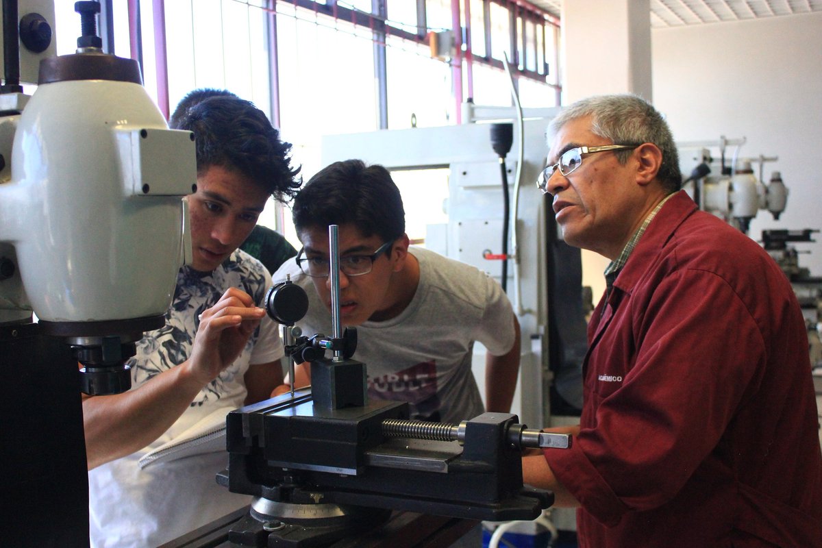 InjuveCDMX's tweet image. Si eres estudiante del @IPN_MX, checa el anuncio de las #NuevasBecasIPN  👉 bit.ly/2mHiCXE