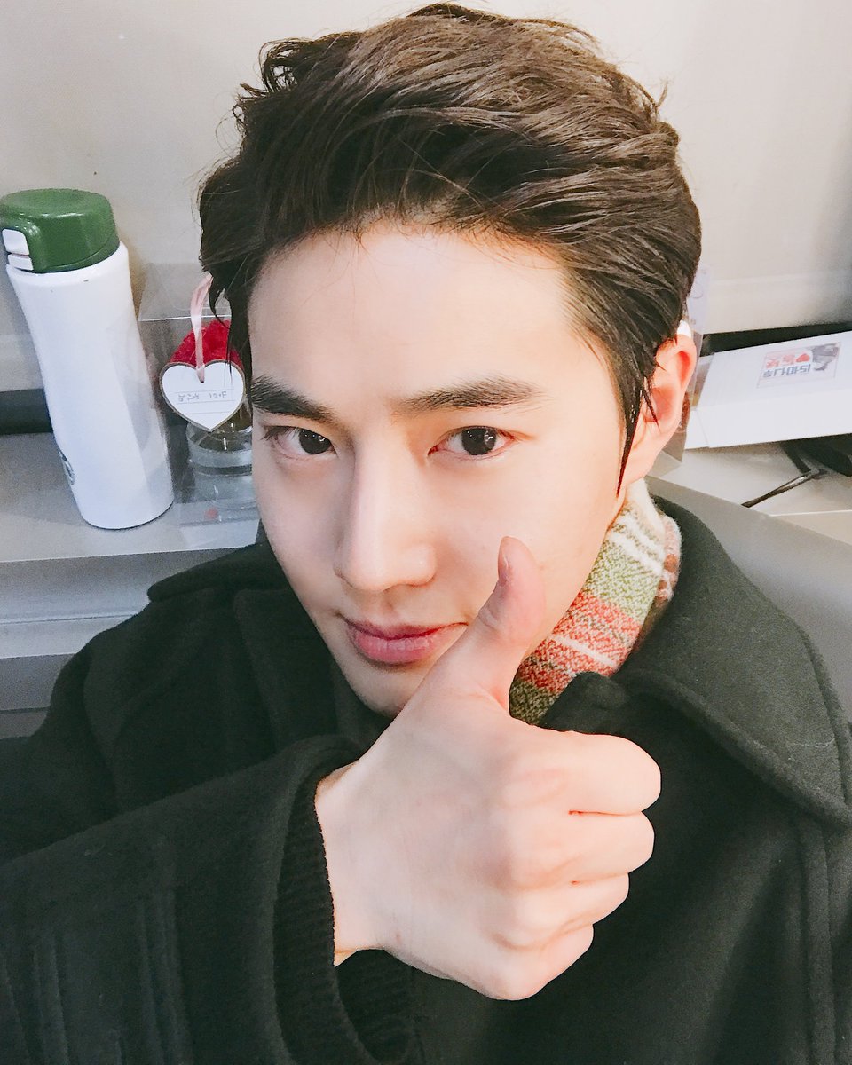 iHeartRadio's tweet photo. #EXOL! You guys are killing it with your votes. RT this tweet to vote #BestFanArmy 👍🏻👍🏻👍🏻 #iHeartAwards https://t.co/cvJNdOFzL0