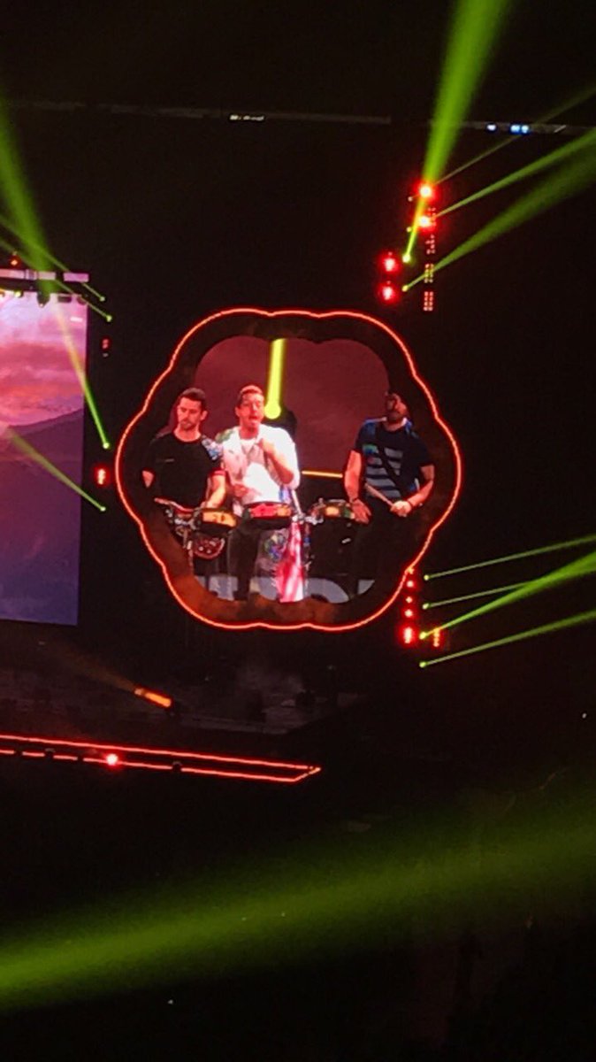 LesliePorras1's tweet photo. @coldplaysphotos @colddlay @_omgcoldplay #20YearsOfColdplay hard to choose but these are my top 4 that I took at their Minneapolis show https://t.co/WF8BY1TkaE