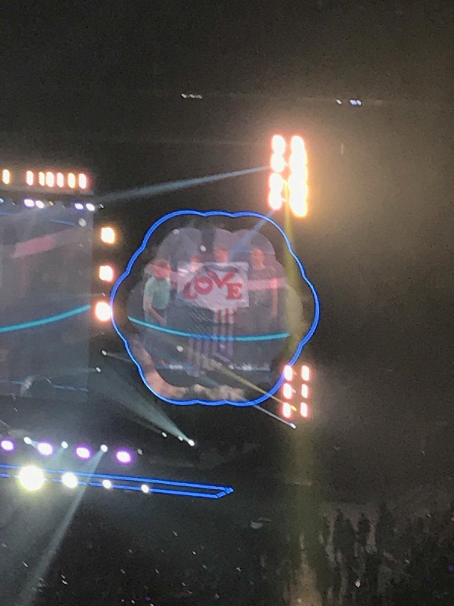 LesliePorras1's tweet photo. @coldplaysphotos @colddlay @_omgcoldplay #20YearsOfColdplay hard to choose but these are my top 4 that I took at their Minneapolis show https://t.co/WF8BY1TkaE