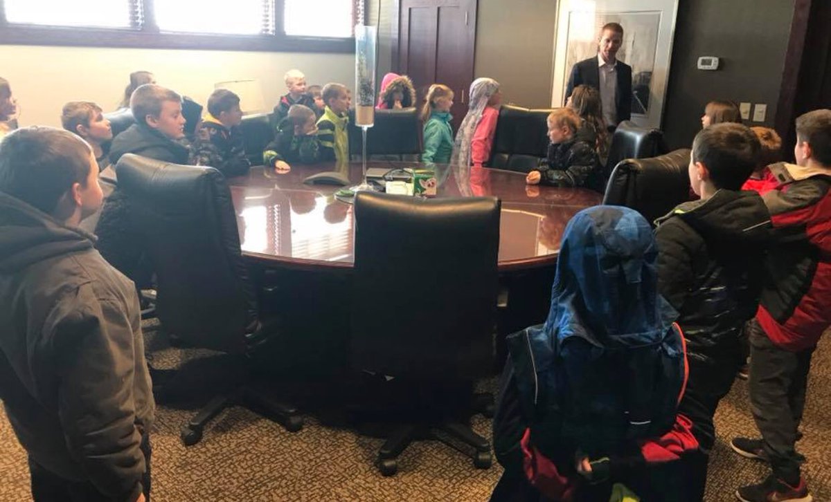 SLelementary's tweet photo. Thank you to Central Bank of Spirit Lake for hosting our second graders today! Our second graders have been learning how to earn money and learning how to manage their profits! 💴 💰 https://t.co/eMAJpzJFzl