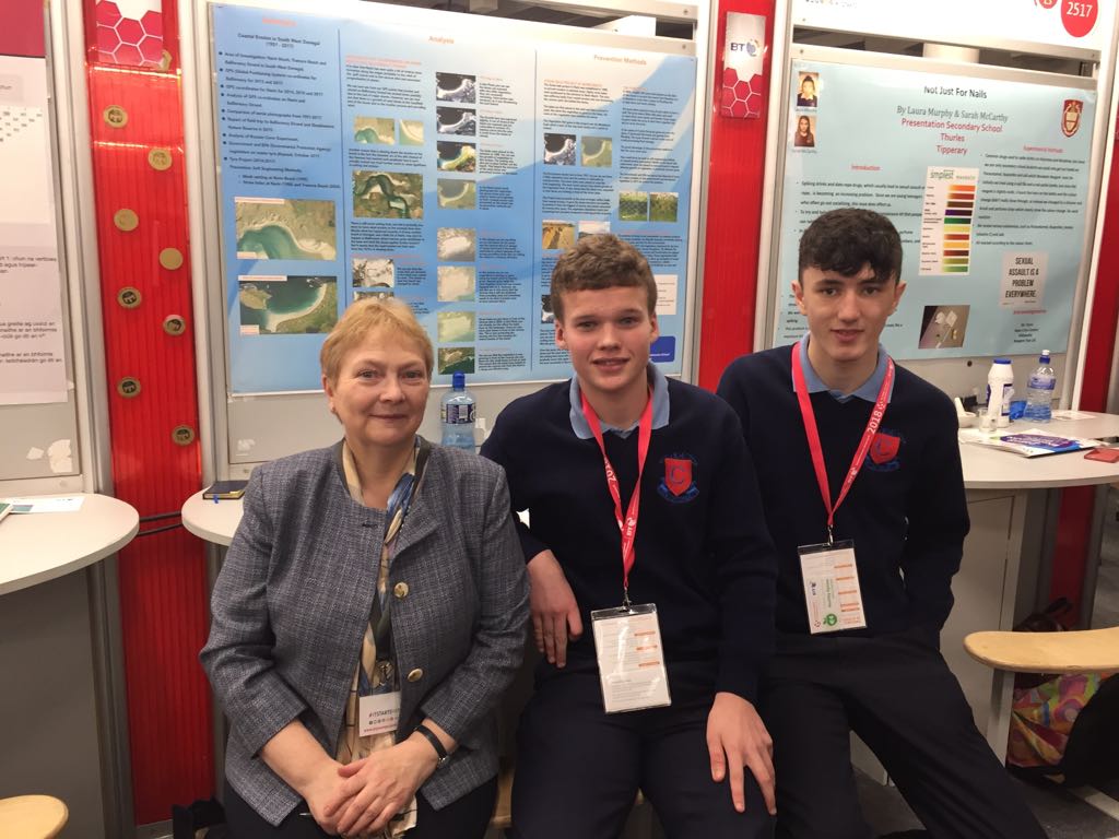 🍀👍 Super #science by Edward Moss and Connor McCrossan, St Columba's Glenties, on SW Donegal coastal change at BT Young Scientist Fair - with a keen reader - the President himself! <a href="/hburningham/">Helene Burningham</a> <a href="/sheskinmore/">FriendsofSheskinmore</a> <a href="/EdwardMoss1/">Edward Moss</a> <a href="/EmilyMoss16/">Emily Moss</a> <a href="/PatrickMoss1/">Patrick Moss</a> 👍🍀

irishtimes.com/news/science/y…
