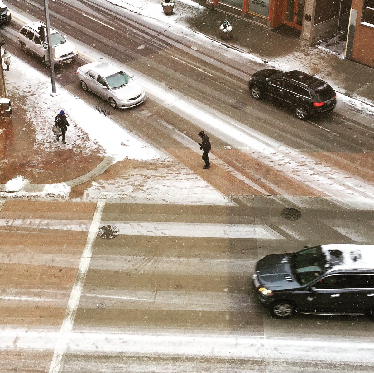 Our "favorite" Liberty Ave #sneckdown. Potential fodder for future Life on Liberty pilots? <a href="/SneckdownPGH/">SneckdownPGH</a> <a href="/BikePedPGH/">Bike Pedestrian PGH</a> <a href="/DowntownPitt/">Downtown Pittsburgh</a>