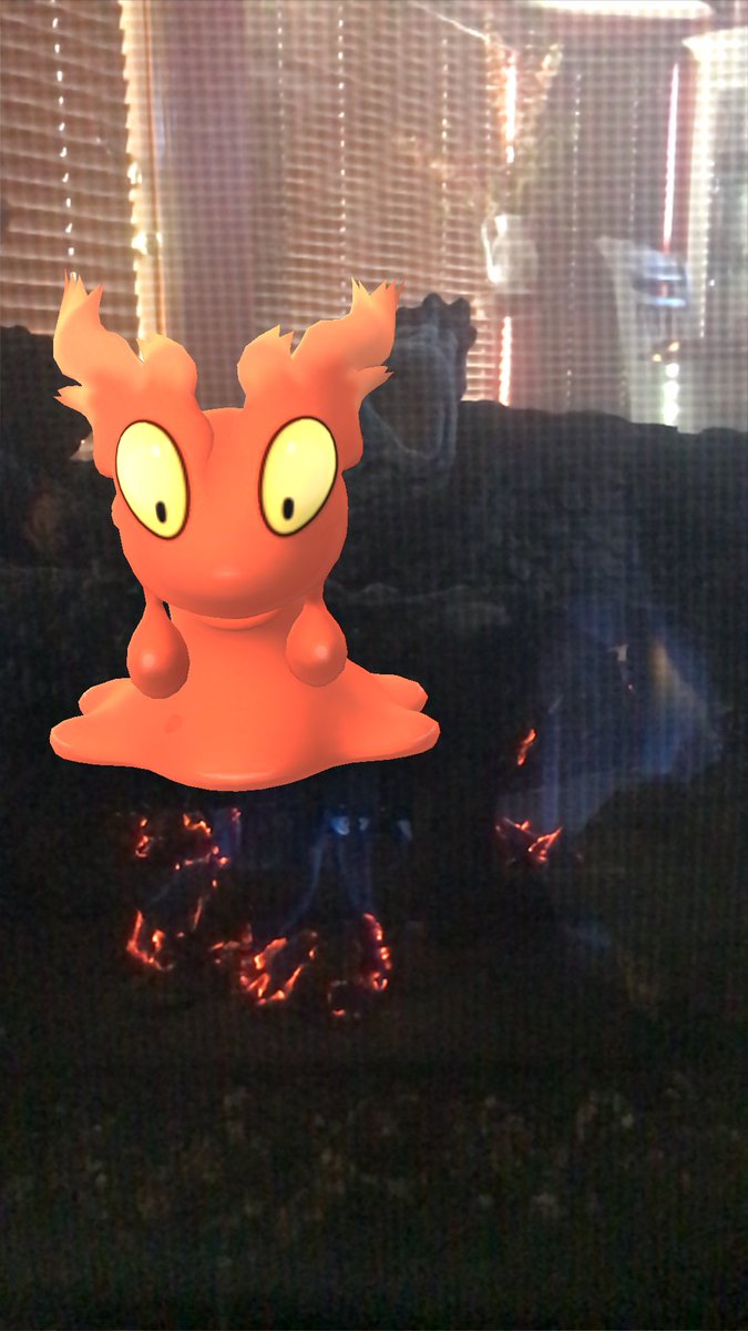 sara_snacks's tweet image. #Slugma ❤️s the fireplace #PokemonGOarplus #ExpertHandler