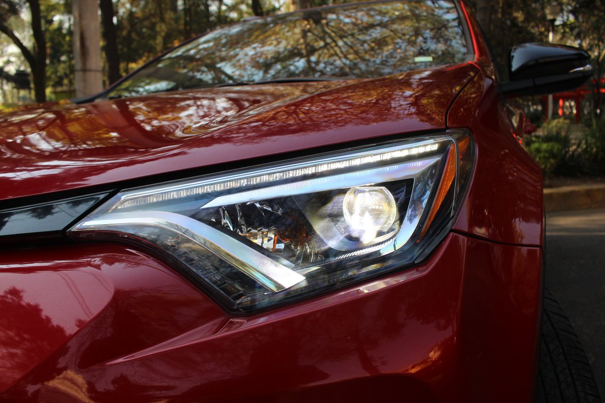 rodencisog's tweet photo. Seguimos tras el volante de la RAV4 de @ToyotaMex una SUV que cumple en todo, principalmente por su gran nivel de confort y cuidado al detalle, y como sabemos la durabilidad de la marca. Todos los detalles esta semana en @MotorenMX https://t.co/ctqdX42WwT