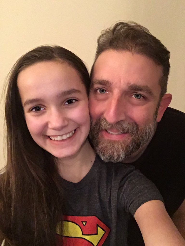 positivelyjes's tweet photo. I LOVE YOU💚so much Daddy and I am so lucky🍀to call you my dad👨👧Plus we are totally having a #goodhairday 💁♂️💁
#daddyslittlegirlforever #loveyoudaddy #bestdaddyever #daddyselfie #positivelyjessica https://t.co/pKbmkd3BUw
