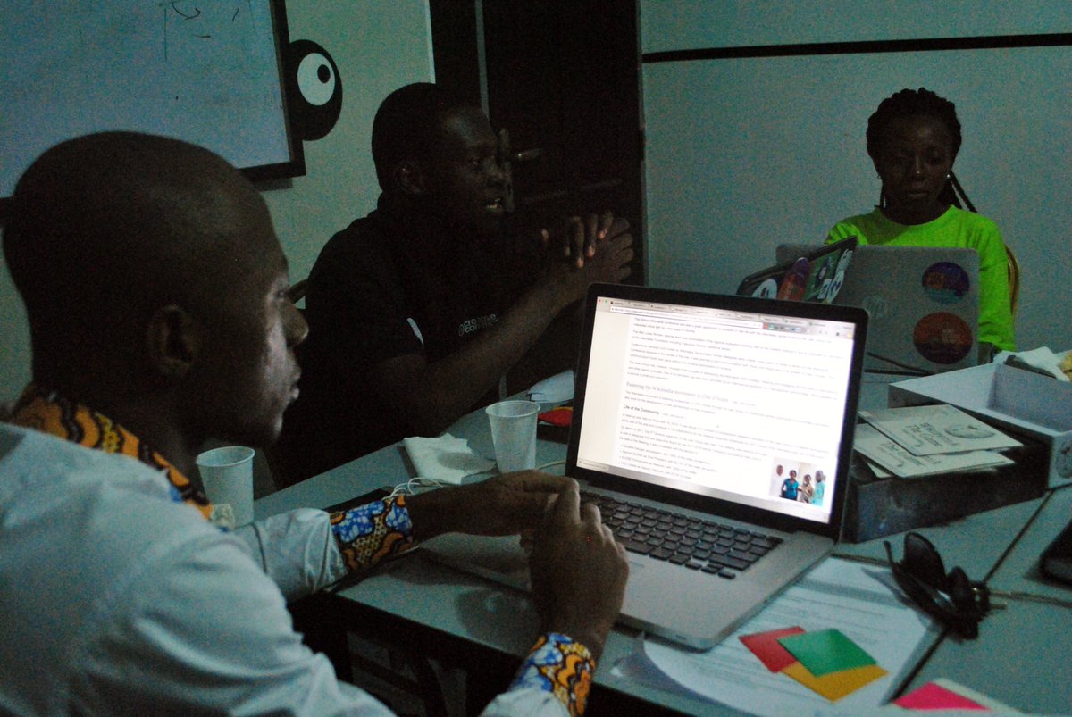 Wikimedia_CIV's tweet photo. Retour en images sur la Xe Session ordinaire du Bureau exécutif de @Wikimedia_CIV élargie aux commissaires aux comptes et au staff exécutif. Occasion également de célébrer le 17e anniversaire de l'encyclopédie @Wikipedia ---> https://t.co/zmibhEyDcH #Wikipedia17 https://t.co/kQQAL4eE8o