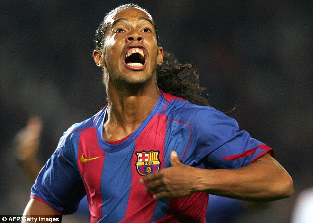 Se retira la sonrisa del fútbol. Aquel que un día, con el escudo del Barça en el pecho, puso en pie al público del Bernabéu. Historia.