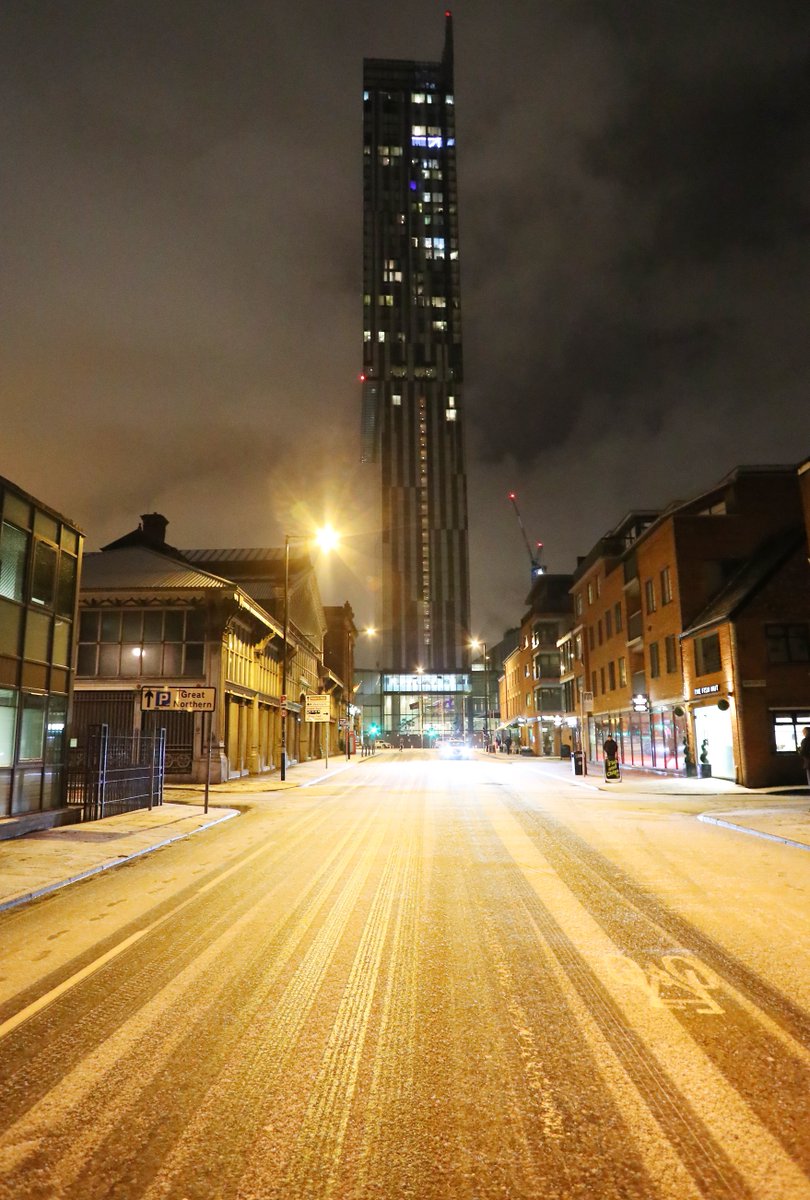 MENnewsdesk's tweet photo. Another fantastic image of Manchester in the snow tonight. More here: https://t.co/iRoTOGc8gf https://t.co/CdoWgoUEMP