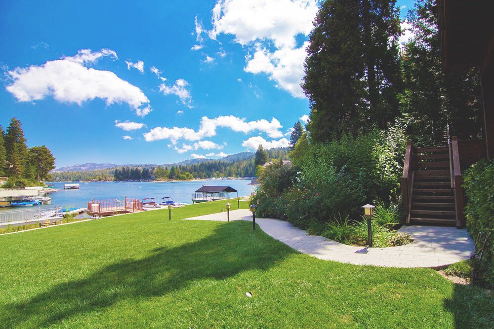 Arrowheadtoday's tweet photo. Snow is expected later this week, is anyone else surprised with how warm the weather has been?
https://t.co/UVAwlgtelT #lakearrowhead #lake #lakelife #paradise #lakefront #lakeview #lakefront #boating #outdoors #lakehomes #lakefronthomes #waterfront #wakeboating #waterskiing https://t.co/HtNwyHrrSQ
