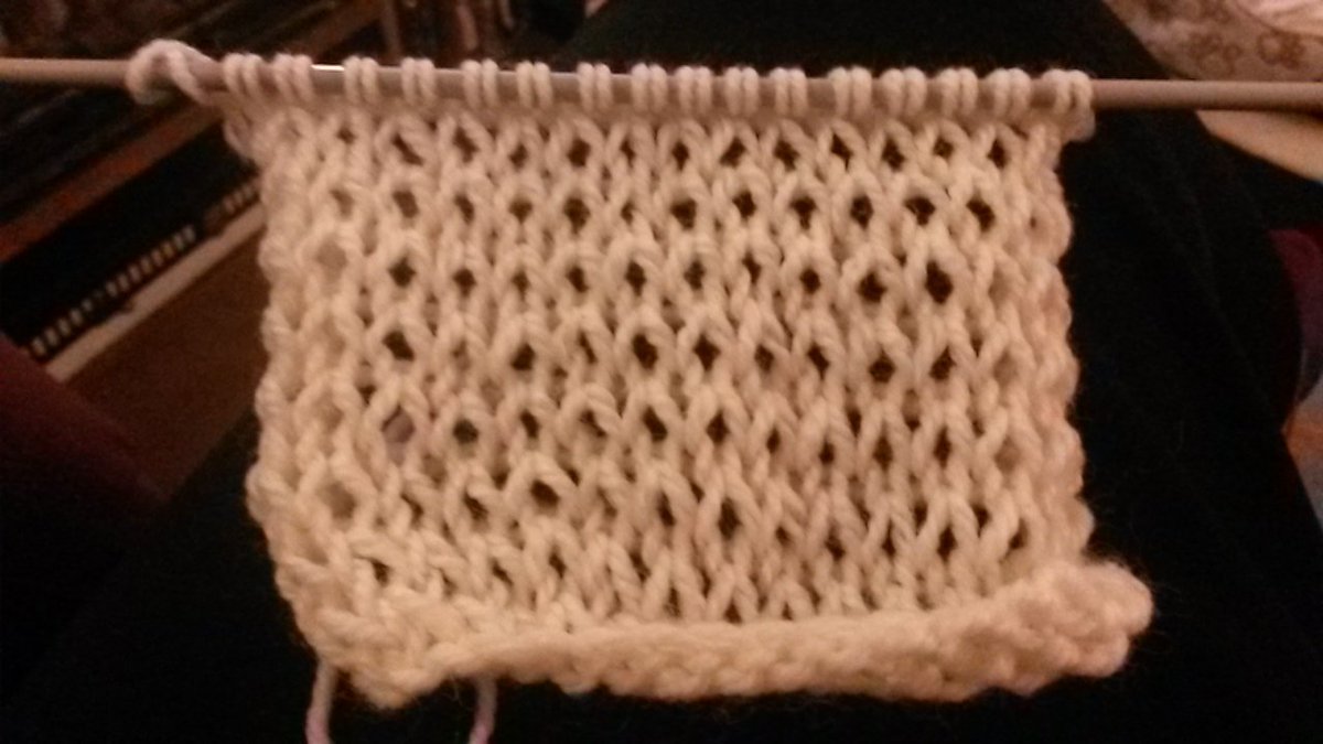 KnitWithMe's tweet image. Bed jacket stitch! #Creacrafts #KnitWithMe 🐑