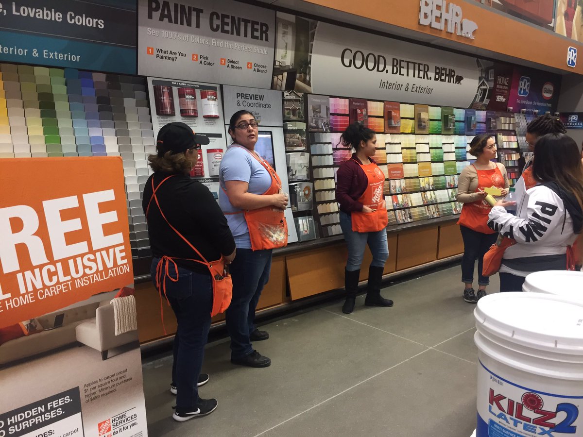 Specialty Tuesday PK .. intergrading Carpet with color wall.@crisgni @BehrWestCobos