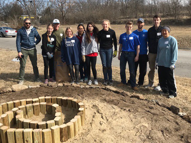 FWCD's tweet photo. On January 15, the anniversary of Dr. King's birthday, FWCD and @TVS_Trojans students came together to serve our community, just as Dr. King challenged us to do. They spent this Day of Service working at Como Community Gardens. #FWCD #FlyHighe https://t.co/t6Pys1h4De
