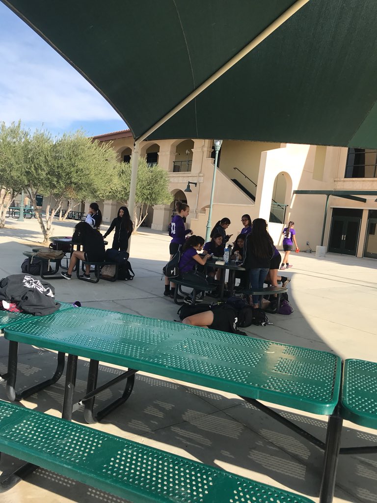 SHsoccerteam's tweet photo. our varsity team studying π€ #gettinggoodgrades https://t.co/UmBOfTivjE