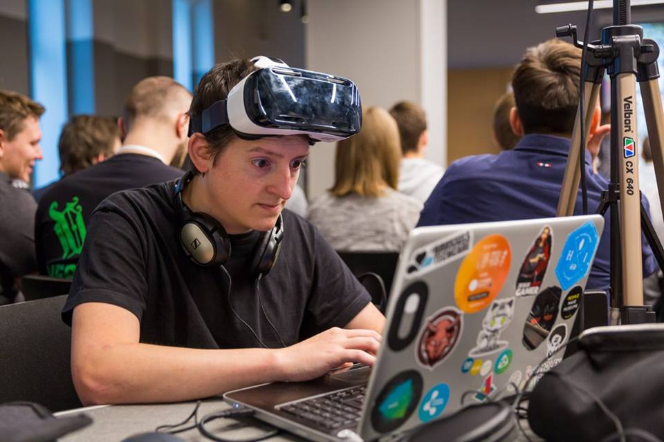 When you start to teach virtual reality and game creation ;)
Objectives 2018, create online courses &amp; go to a maximum of game jam! jams.center/teaching  #unity #VR #AR #Hackathon #GameJam