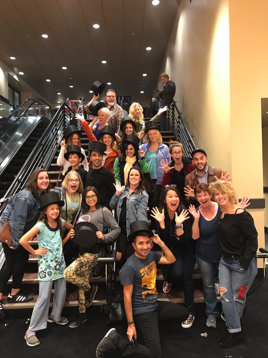GreatestShowman's tweet photo. “Come Alive” like this audience in special Sing-Along screenings of The #GreatestShowman, happening now in a theater near you! Get tickets now: https://t.co/n5qnqUstQt https://t.co/6zSRK7iXIy
