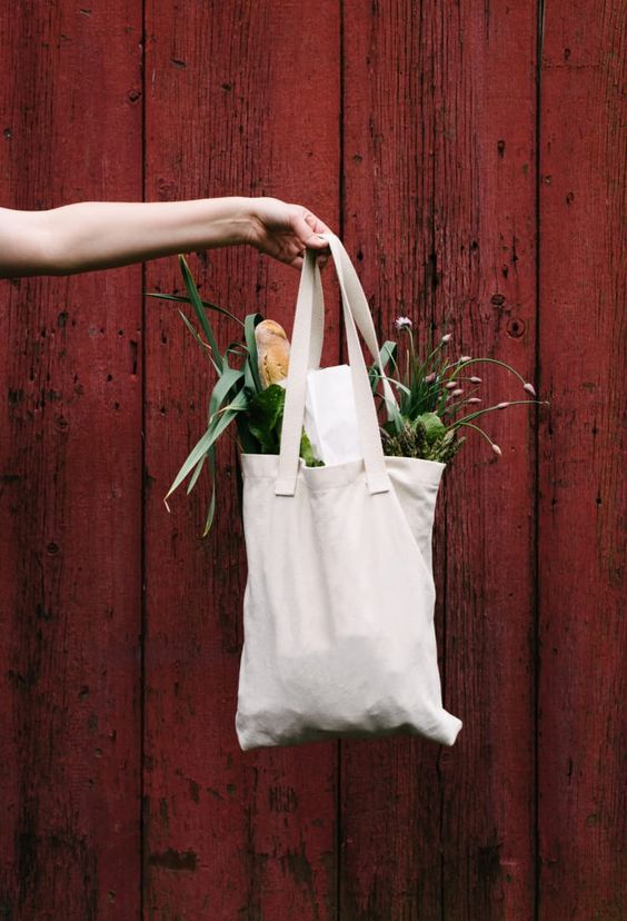 mindbodygreen's tweet photo. Fact: What you purchase at the grocery store has a significant impact on your life. But, have you thought about how it affects the planet? Here are some tips on how to be more conscious of what you’re putting on the table https://t.co/z8vvdgAlKU https://t.co/TlmEKYBUKj