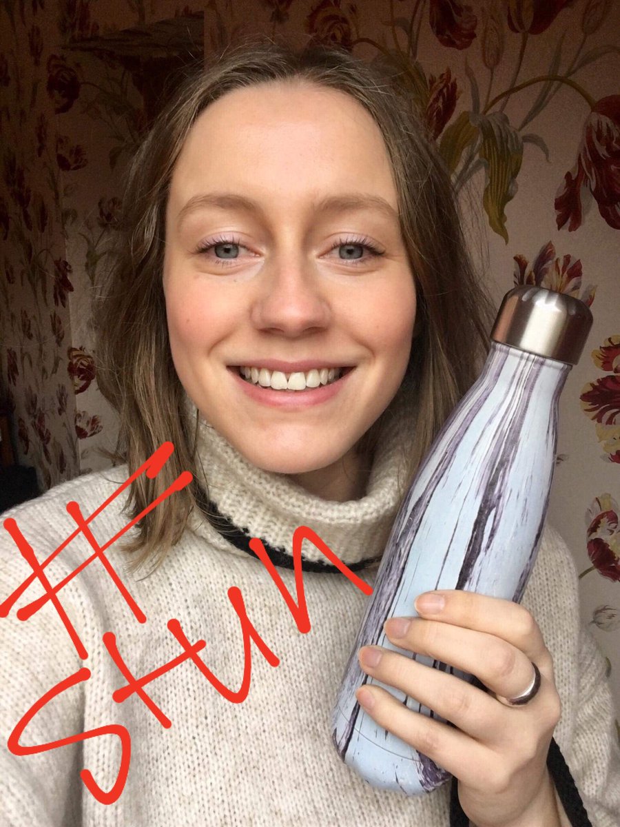 REUSE, don’t ABUSE! Follow the #trendfor2018... and follow our beautiful Catie and look chic AF ✅♻️💚