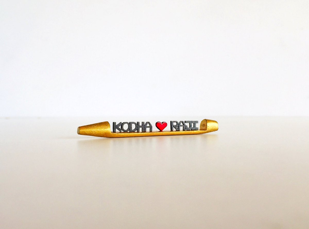Pencilmicroarts's tweet photo. Do small things with great love❤️❤️#pencilmicroart #microart #gifts #carvings #pencilcarving #minicraft #pencil #loveable #fentastic #lovely #giftforher #love #friendship #wow #cute #mindblowing #nice #special #lovelyperson #makeithappy #follow #ordernow #9500844143 #whatsapp https://t.co/f8JLNQE0h8