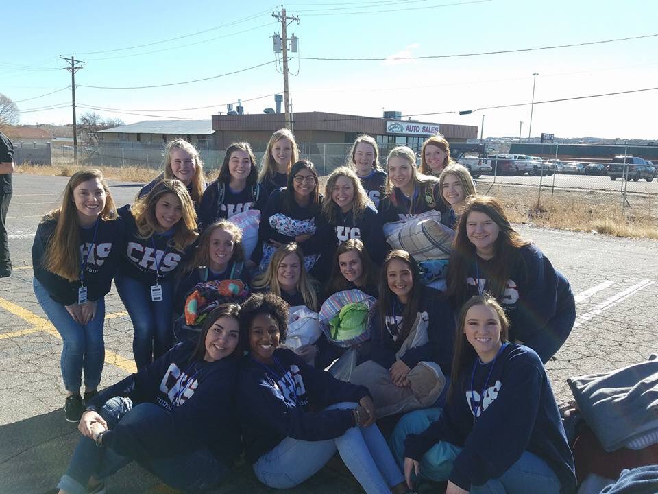judithmmacias's tweet photo. Chinle, Arizona. You were so great to me! No words can explain how much I loved this trip and all the people❤️ #buildlongertables https://t.co/Ar1IGYcSmB