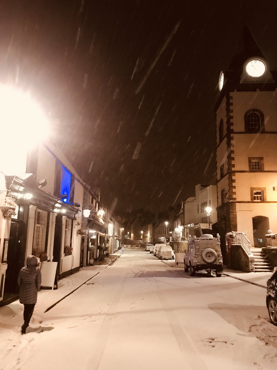 Snowmageddon in beautiful SQ! <a href="/LoveQueensferry/">South Queensferry</a> <a href="/ScotRail/">ScotRail</a> <a href="/LittleParlourSQ/">The Little Parlour</a> <a href="/Maidoftheforth/">Maid of the Forth</a> <a href="/edinburghpaper/">Edinburgh Evening News</a>  <a href="/TheForthBridges/">The Forth Bridges</a>