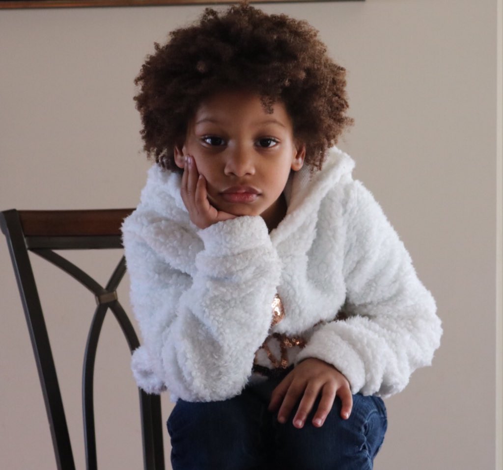 ParisBailey20's tweet photo. @tyrabanks Beautiful https://t.co/377bGZ5X9O