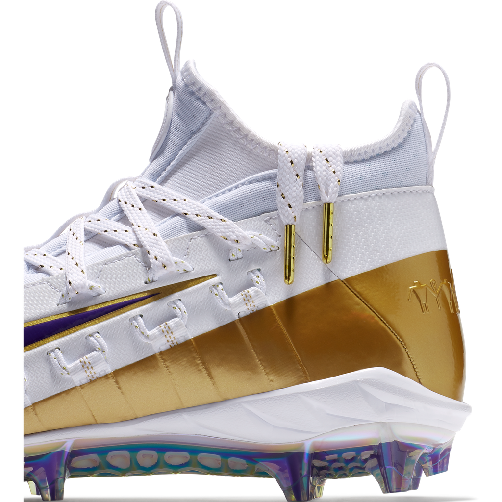 lacrossedotcom's tweet photo. Gold tip game.
Show your love for the game by rocking the latest @ThompsonBrosLax inspired @NikeLacrosse Alpha Huarache 6 cleats from @lacrossedotcom.
Shop Now: https://t.co/ttWhiBcAfI
#lacrossedotcom #UnleashYourSixthSense #TBLTuesday https://t.co/EzXx1Jx4EP