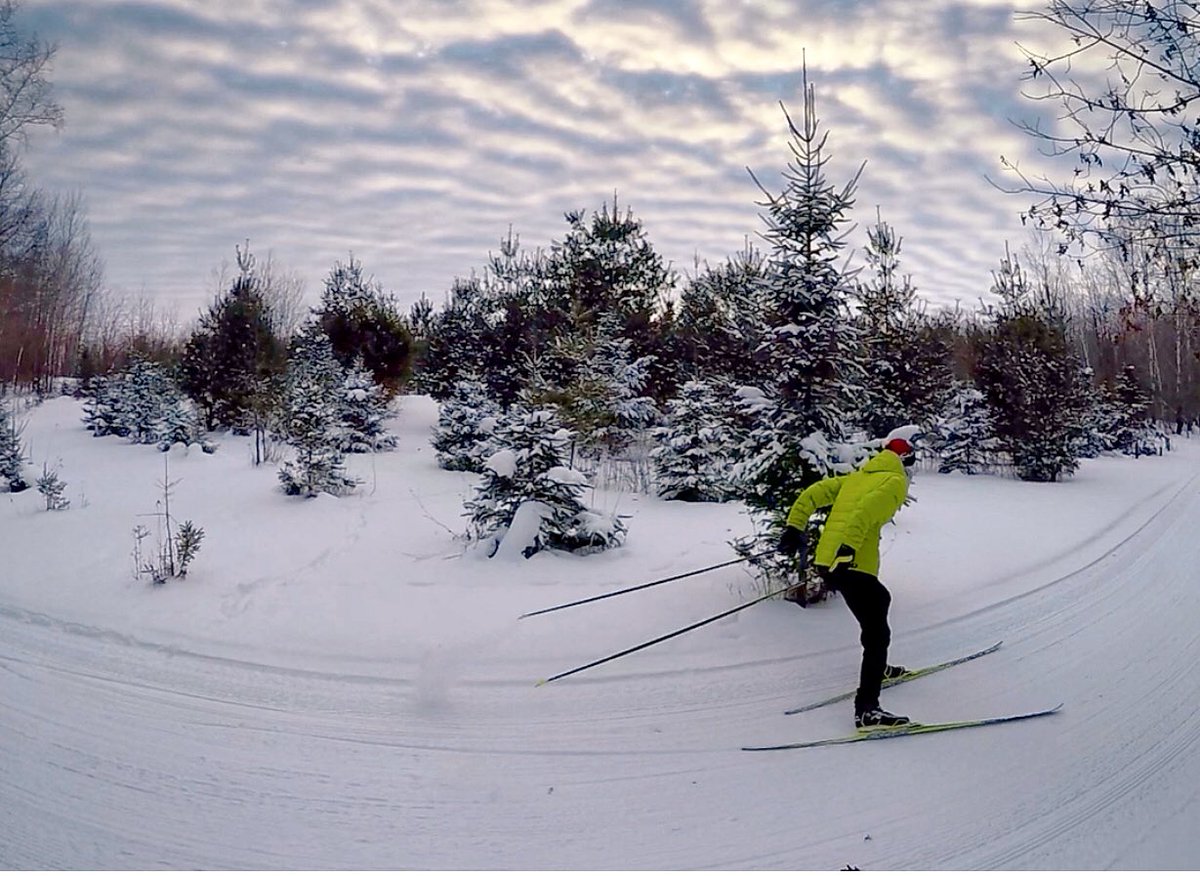 All skate trails groomed and new track set on 15km of trail today. Skating little draggy but deck is firm. Be sure to check out new loop across the road around Roy’s field and pine stand! (photo) Bootleg extension on tap for grooming tomorrow!