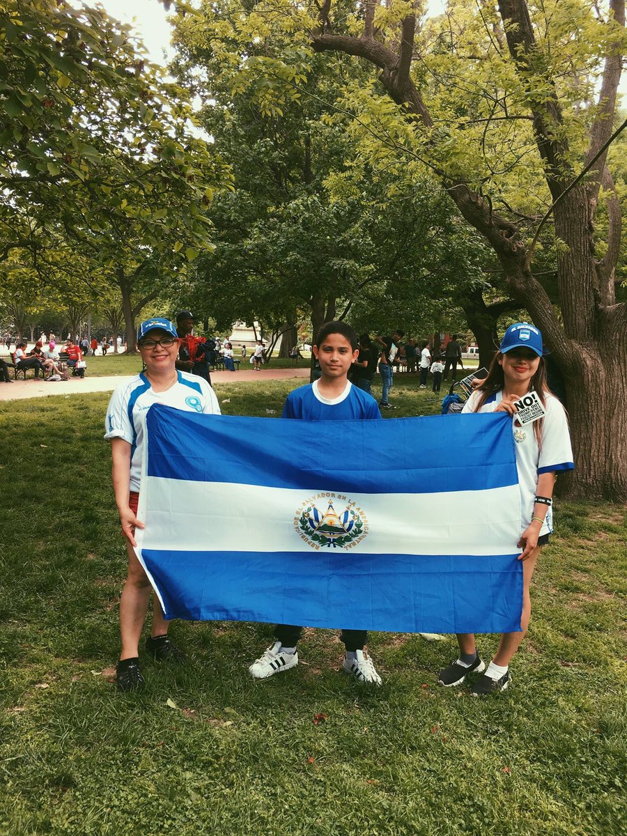 ShortyyKat_x3's tweet photo. Hey, @realDonaldTrump , my family and I are proudly from a “shithole” country 🇸🇻💁🏻‍♀️💙 #tbt #immigrationmarch https://t.co/IrMOEsPwdT