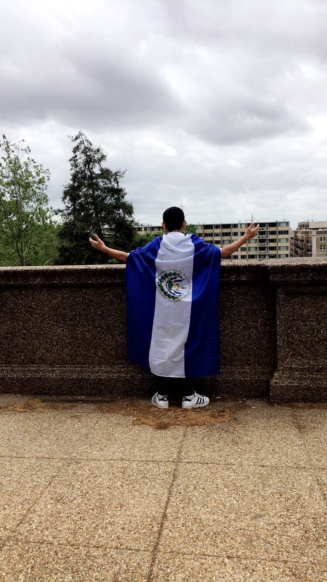 ShortyyKat_x3's tweet photo. Hey, @realDonaldTrump , my family and I are proudly from a “shithole” country 🇸🇻💁🏻‍♀️💙 #tbt #immigrationmarch https://t.co/IrMOEsPwdT