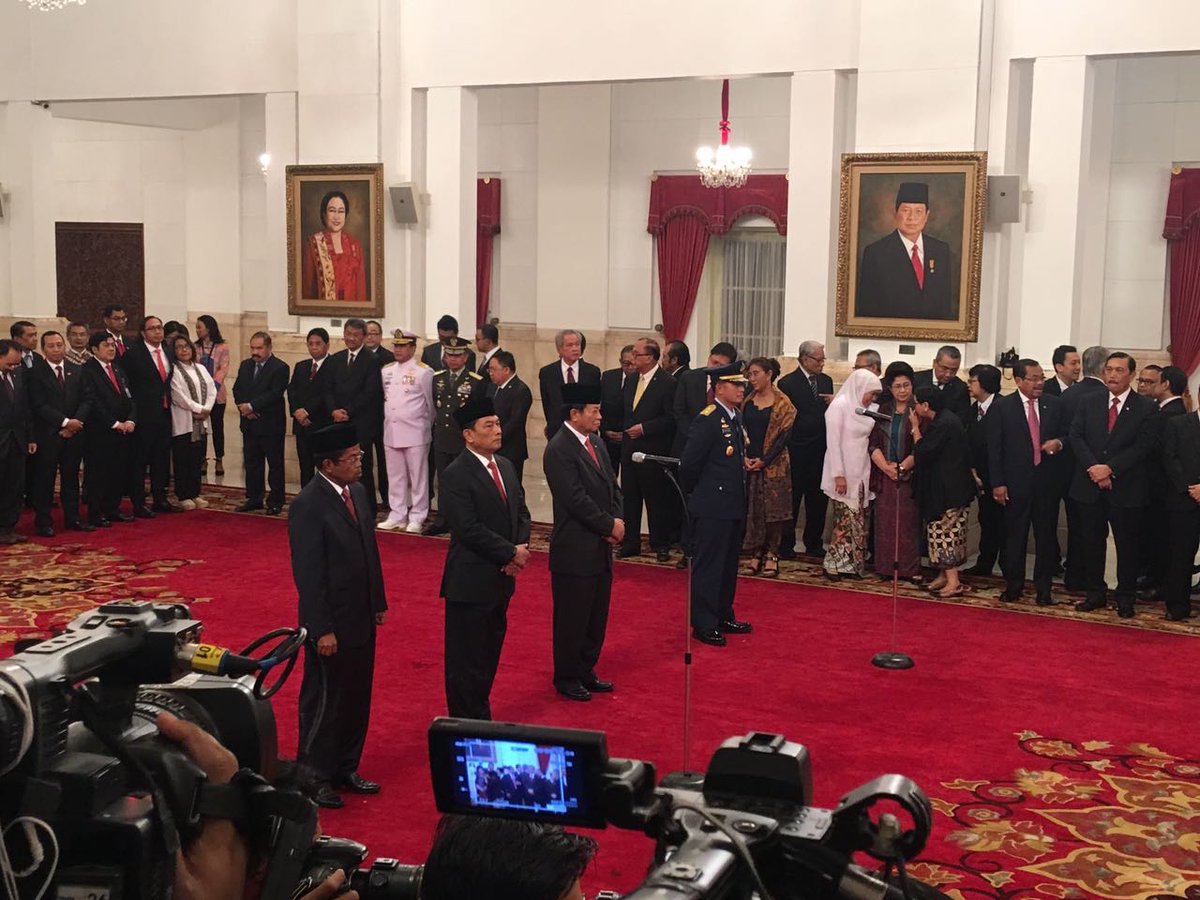 SeputariNews's tweet photo. LIVE NOW! Reshuffle Menteri Kabinet Kerja langsung dari Istana Negara. Saksikan live streamingnya disini #BreakingiNews ---> https://t.co/iqUNtARmBa https://t.co/VhET0bF7VA