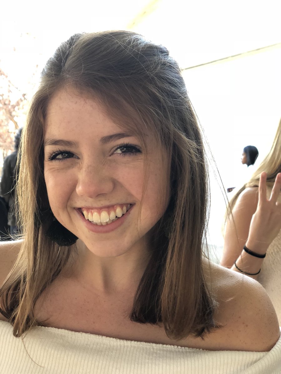 ebennett97's tweet photo. hey everyone!! it’s been a while!! this is my friend izzy! https://t.co/phuAOlkjJl