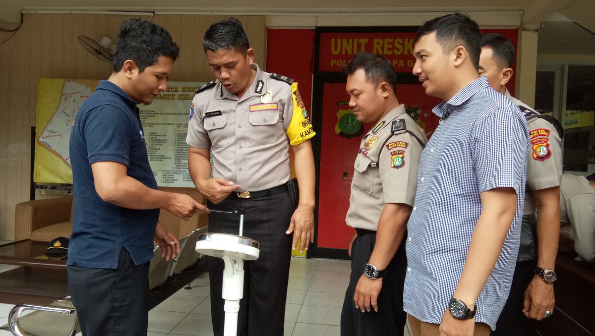 GadingHumas's tweet photo. Anggota Polsek Klp Gading menjalani tes kesehatan rutin untk mengecek kesehatan dan stamina, agar tatap prima dalam melayani dan mengamankan wilayah.sehat selalu... Pa Polisi... https://t.co/PjtWB5xqqH