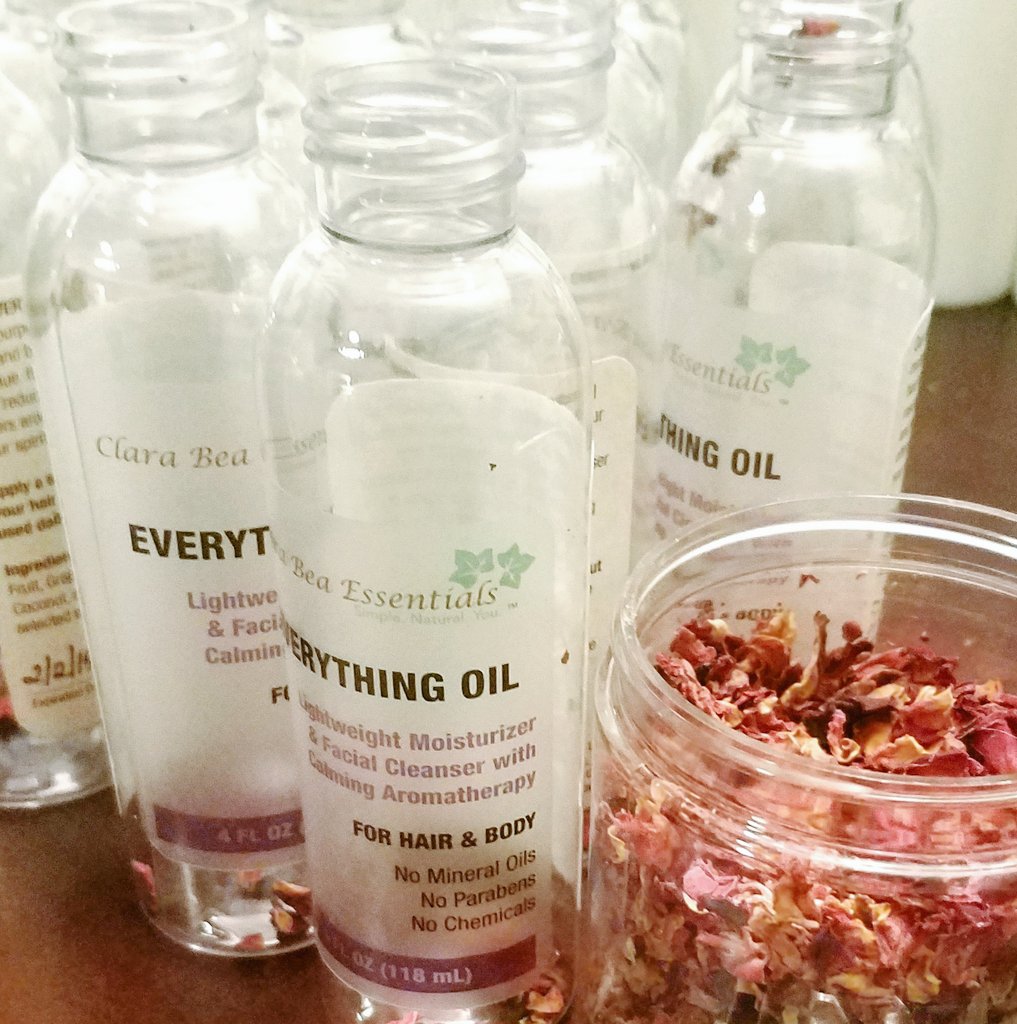 ClaraBeaEssen's tweet photo. Late night filling orders. Order yours today at https://t.co/cU25VFSzrE!
#ClaraBea #glowing #hairoil #natural #vegan #cleanbeauty #perfectskin #handmadebeauty #smallbatch #smallbusiness #everythingoil #bodyoil #oilcleansing #healthyhair #hair #naturalproducts #lightweight https://t.co/DqRr7UzPw1