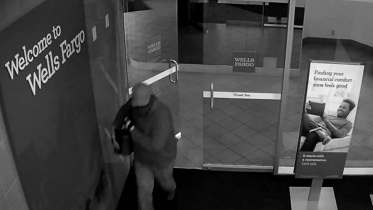FBI searching for Fort Lauderdale bank robber bit.ly/2Dn3iJf https://t.co/8Cdr04C7Rh