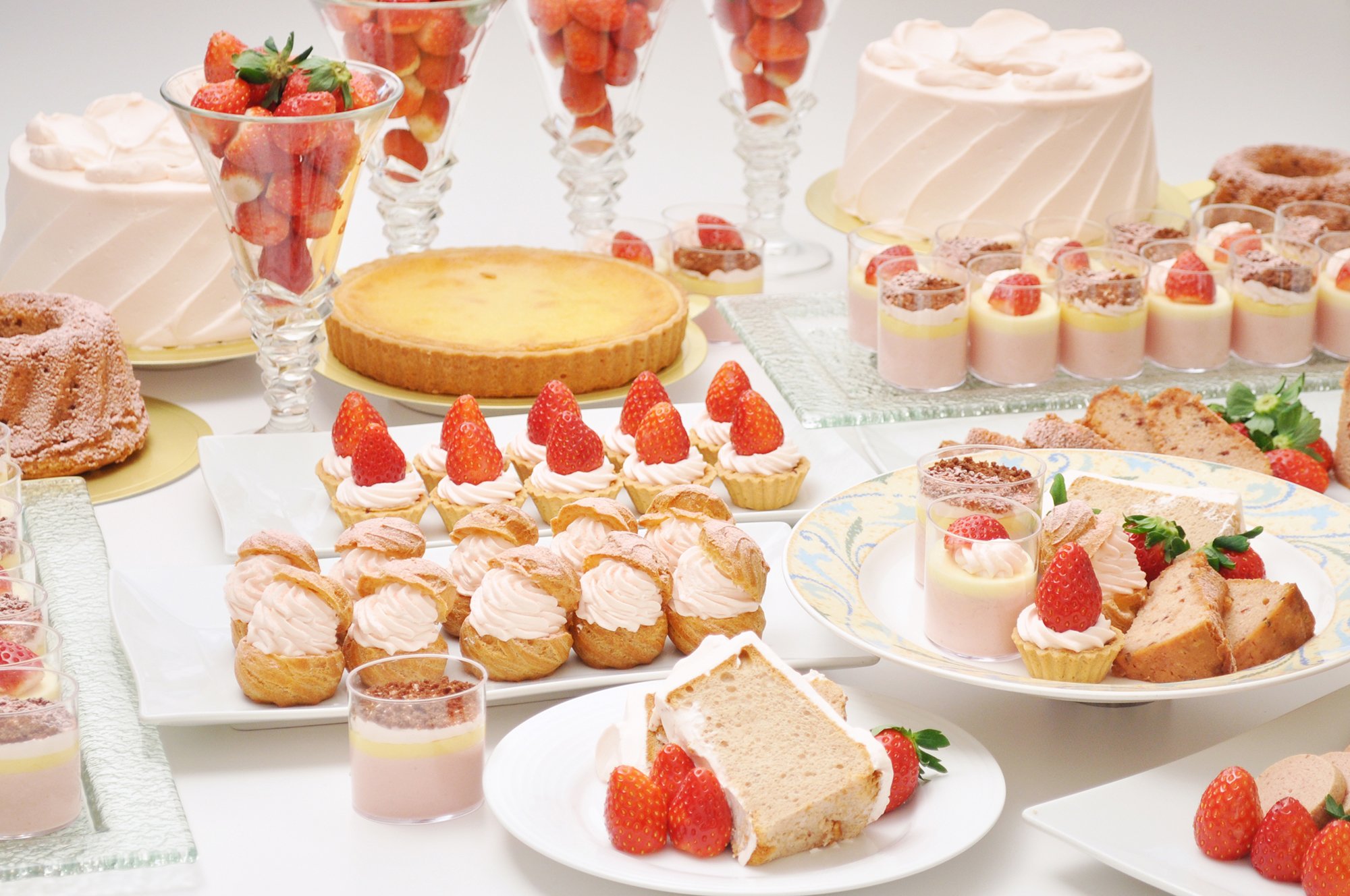 水戸京成ホテル イチゴのスイーツバイキング 開催中 毎日15 00 17 30までの90分食べ放題 イチゴを使った スイーツ が盛りだくさんです 大人1850円 小人800円 この時期だけの イチゴのスイーツバイキング へぜひお越しください 予約も受け付け