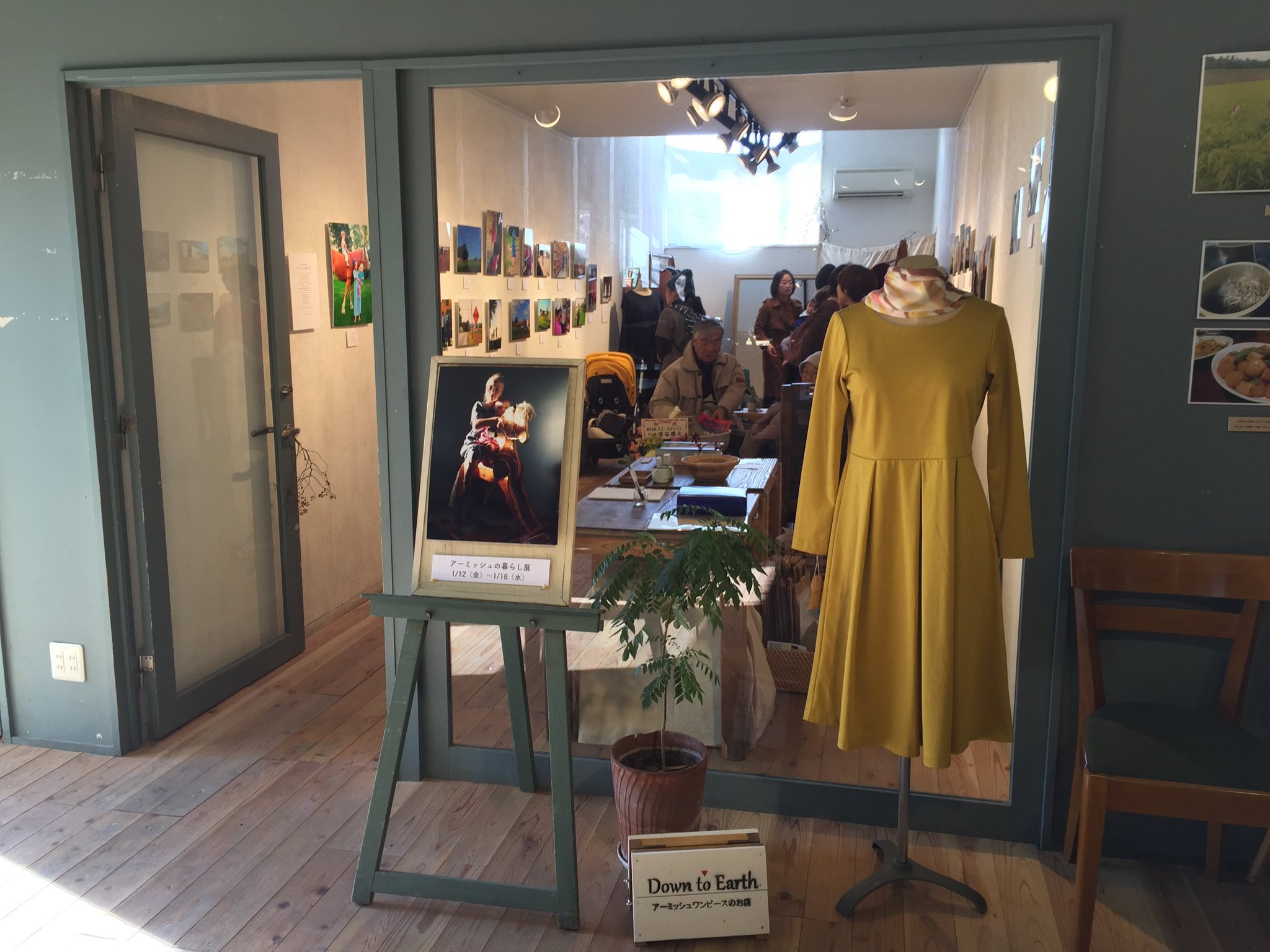 ট ইট র カフェスロー アーミッシュ の暮らし展 毎日大盛況ですが本日最終日 通常オンラインのみで販売している 楽ちんなのに 上品できちんと見える不思議な服 アーミッシュ風シンプルワンピースの試着 購入 オーダーメイドも ぜひ最終日もご都合つく方