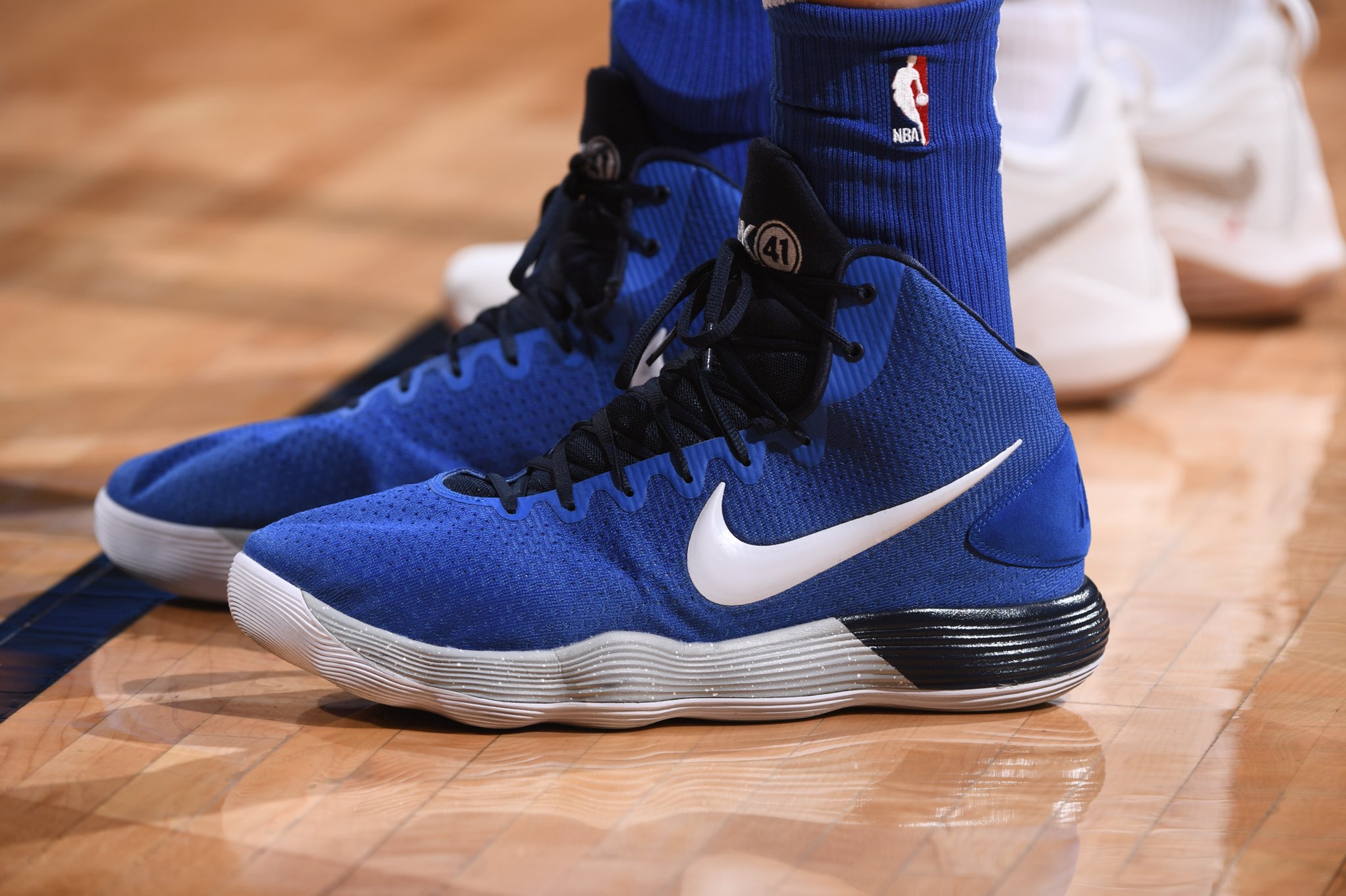 Dirk nowitzki basketball shoes hotsell