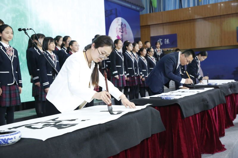 PDChina's tweet photo. China's education authorities released new curriculum standards for high schools on Tuesday that will contain more content about traditional Chinese culture. https://t.co/DYdta3hHRM