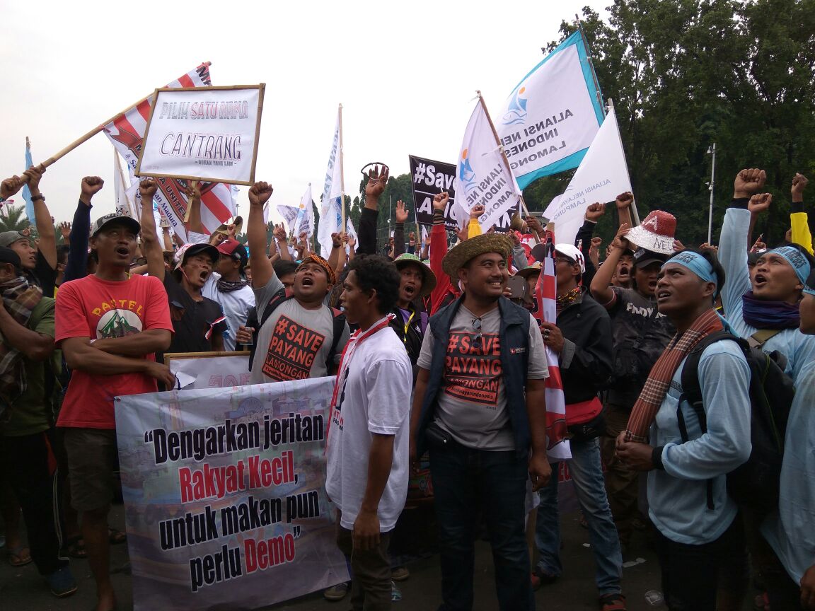 fazirul_aziz's tweet photo. Legalkan CANTRANG seterusnya !!!
#SaveCantrang
#AliansiNelayanIndonesia https://t.co/cOn0p1CNGw