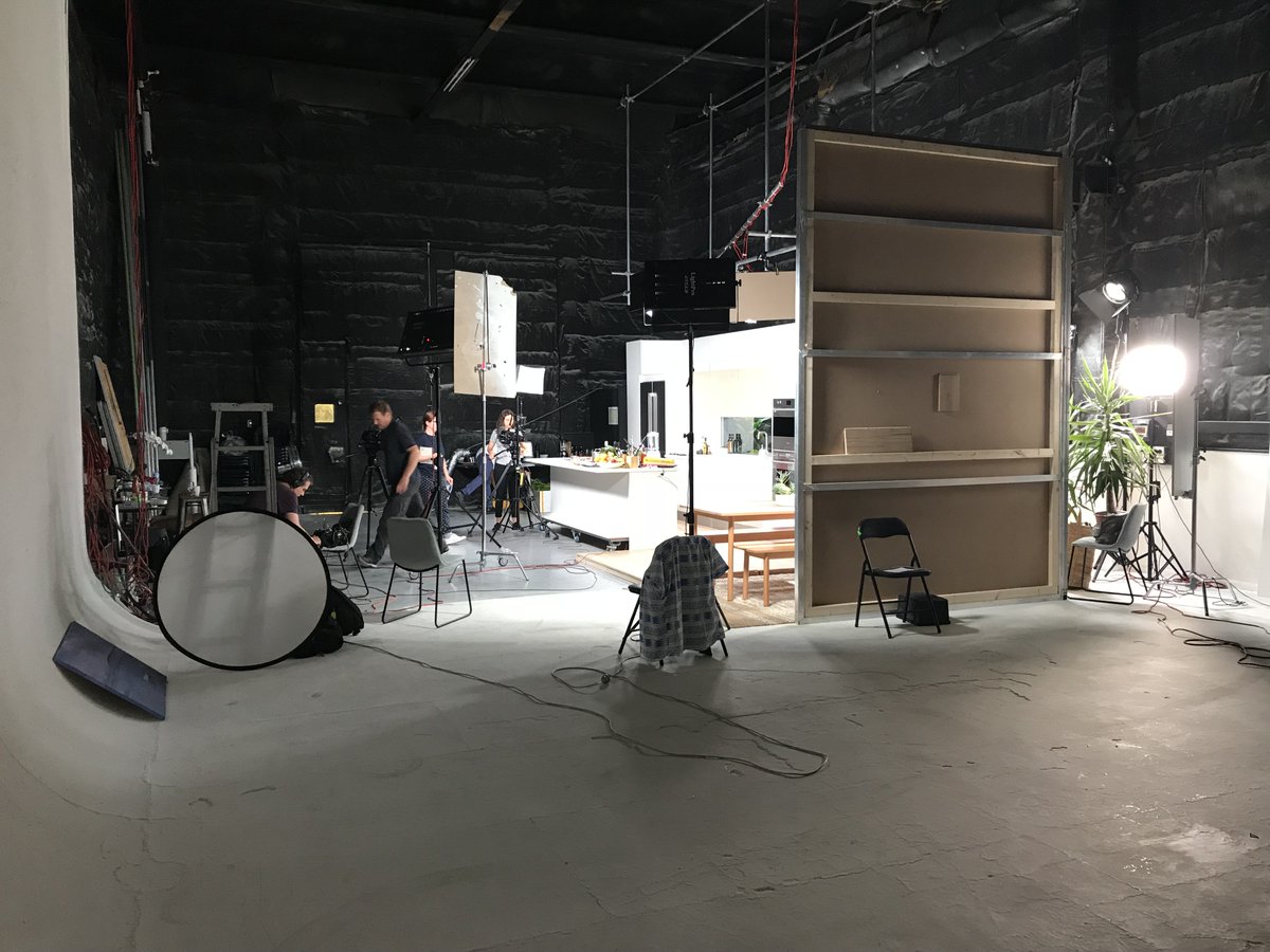 SydneyTeleport's tweet photo. Our offices have never smelt so good!!! Last week in Studio 3, we were joined by @PrecinctStudios &amp; @peterkuruvita as they filmed the second season of Coastal Kitchen for @SBS - on screens later this year!
#PrecinctEats
#ThePrecinctStudios
#ifitmovesweshootit https://t.co/c2jbT1kKCL