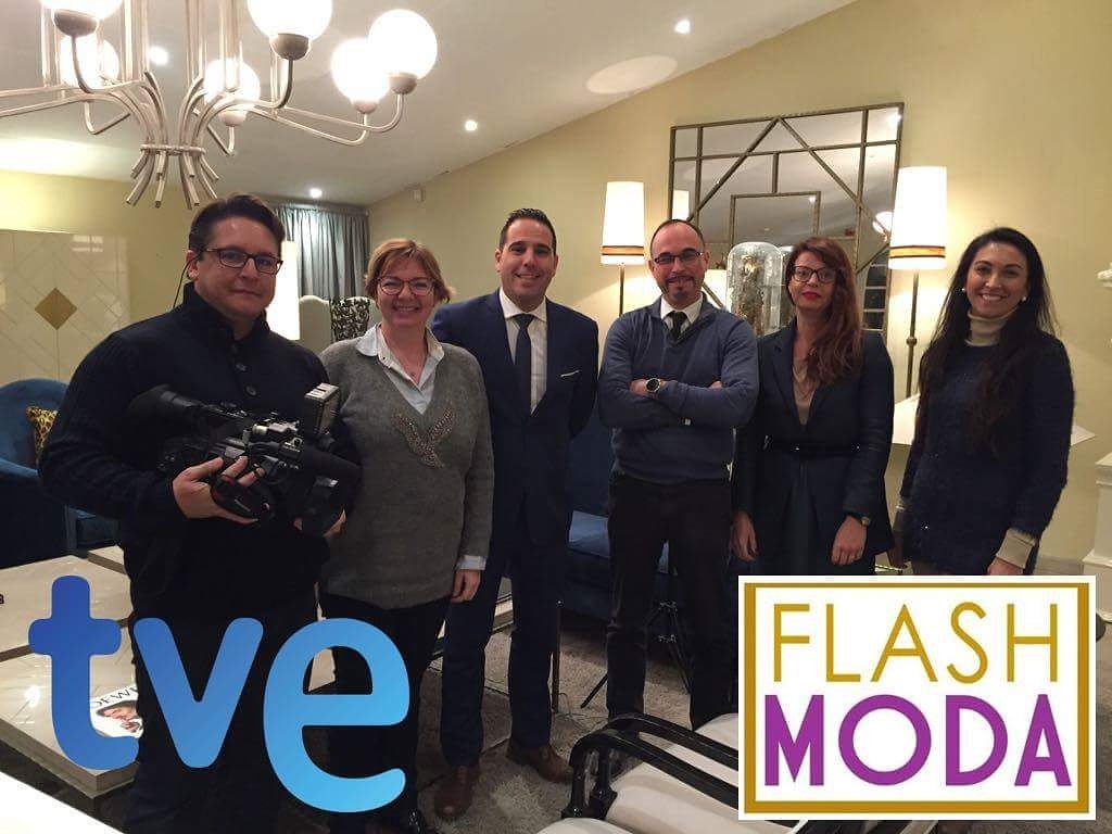 Guadarte's tweet photo. El próximo sábado a las 14:00 se emitirá en TVE1 el programa FLASH MODA, donde podréis ver el reportaje que grabaron en la fábrica de GUADARTE en Sevilla y así podría disfrutar del handmade de nuestros productos. https://t.co/G2JNUolgBB