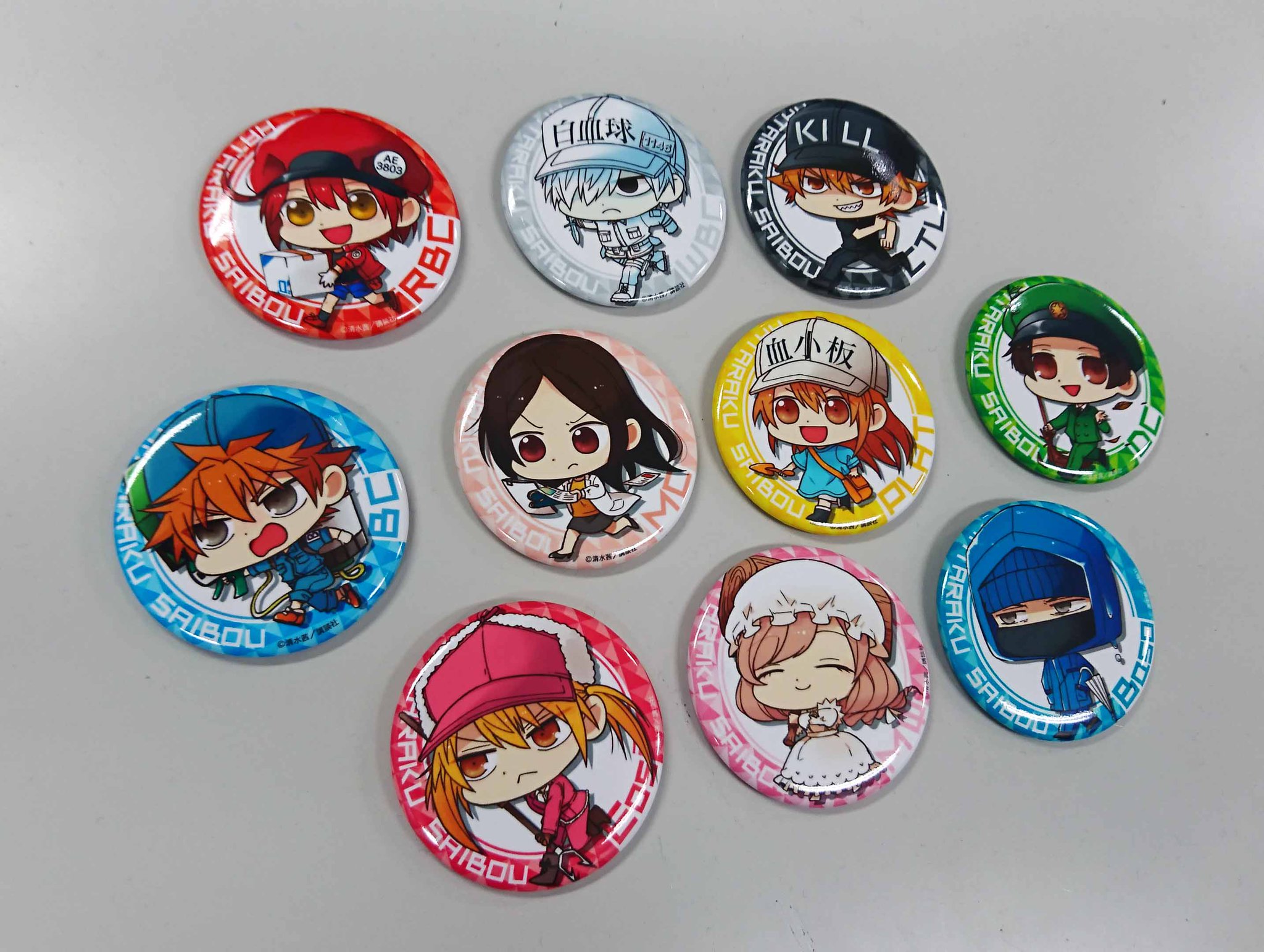 新品　送料込　はたらく細胞　白血球　ヴィレヴァン　コラボ　缶バッジ　アクキー はたらく細胞 缶バッジ 白血球 - メルカリ