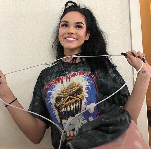 MsInnocentKC's tweet image. my charger just broke