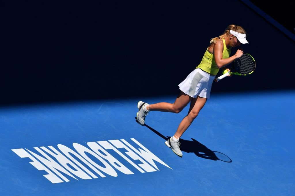 WTA's tweet image. Amazing comeback! 

@CaroWozniacki rallies from a set down and saved 2 match points to edge Fett 3-6, 6-2, 7-5!

wtatenn.is/Y271VC #AusOpen