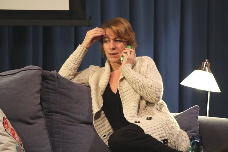 Se realizó una representación teatral, titulada ‘Hola, mamá’, interpretada por Eva Llorach, con texto y dirección artística a cargo de Natalia Carreres y Pedro Martín.