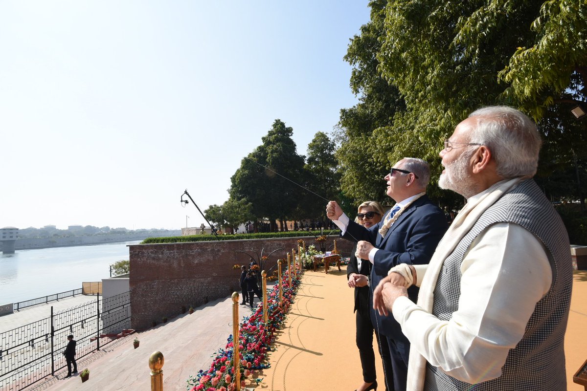 narendramodi177's tweet photo. @narendramodi @netanyahu PM @narendramodi and Israeli PM @netanyahu experience Kite Flying at Ahmedabad, Gujarat. #IndiaIsraelDosti  https://t.co/NghpJHaedz